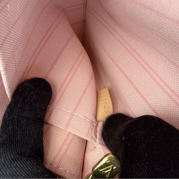 Louis Vuitton Damier Azur Wristlet - Picture 11 of 11